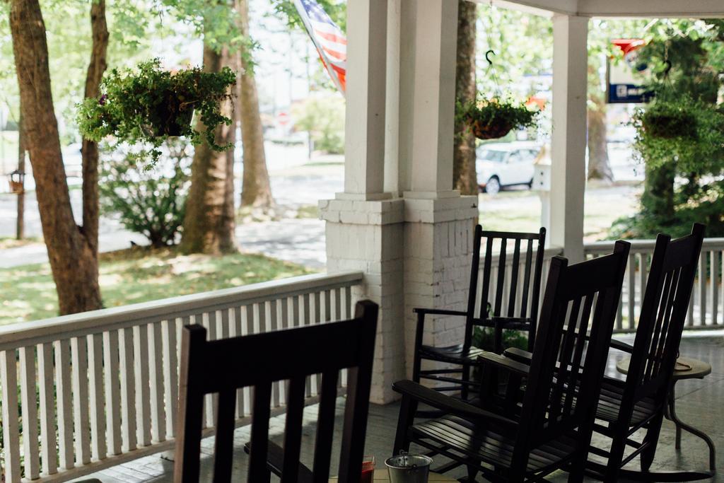 The Charleston Inn Hendersonville Nc Exterior foto