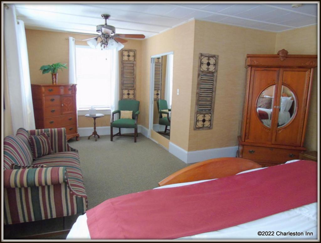 The Charleston Inn Hendersonville Nc Exterior foto